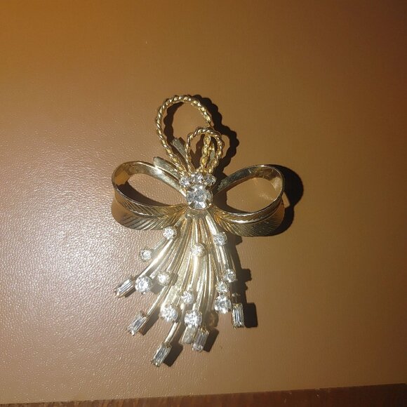 Vintage Sarah Coventry Gold Tone Bow Pin Brooch Clear Rhinestones Stamped - Picture 2 of 8